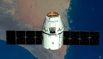 SpaceX llevará a dos turistas alrededor de la Luna en 2018