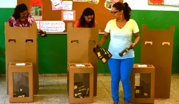 Proponen voto obligatorio e incentivos para reducir la abstención electoral en República Dominicana