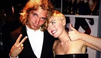 Policía busca joven acompañó de Miley Cyrus en premios MTV
