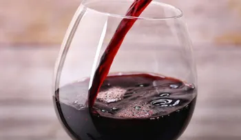 Adelgaza con una copa de vino antes de ir a dormir