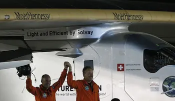 El Solar Impulse completa la vuelta al mundo sin una gota de combustible