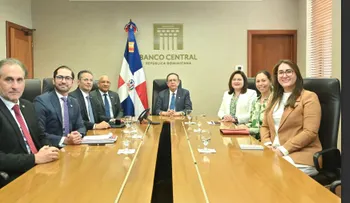 Gobernador Valdez Albizu se reunió con la Sra. Carolina Juan, encargada de Banca Corporativa del Citi Bank