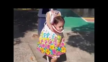 La niña que se viraliza por su disfraz de Halloween
