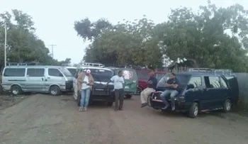 Transportistas de pajeros protestan en demanda de carretera en Montecristi