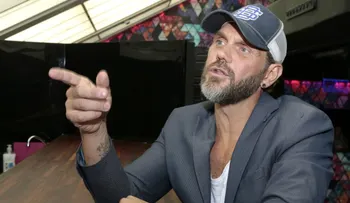 "¡Bájese los pantalones!": obligaron al actor porno español Nacho Vidal en una clínica de Colombia