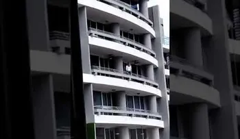 La trágica caída de una mujer de piso número 27