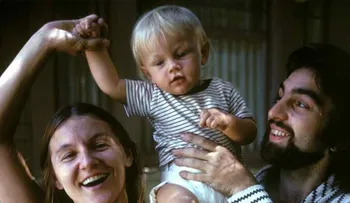 Fotografía de DiCaprio cuando bebé desata críticas a su madre