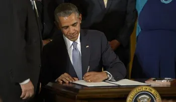 Obama firma decreto prohíbe discriminación contra sus empleados homosexuales, bisexuales y transexuales (LGTB