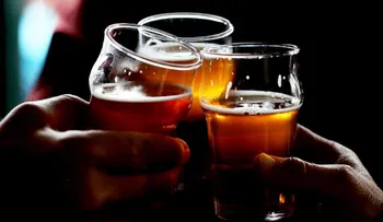 Hasta una vez al día, tomar alcohol tendría consecuencias en tu esperanza de vida