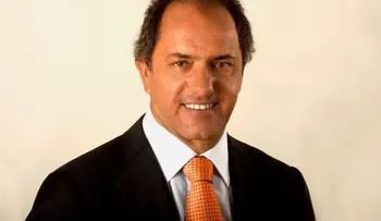 Scioli agrega promesas para conseguir votos