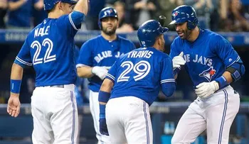 Bautista y Estrada dan triunfo a Azulejos sobre Rangers