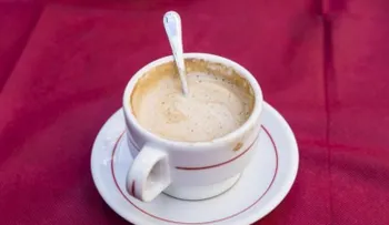 Agrega aceite de coco a tu taza de café y mira los beneficios