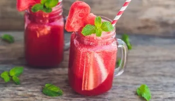Estimulante sexual casero con jugo de fresa con patilla