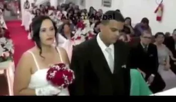 El novio se retiró en el Altar....luego respiraron profundo...