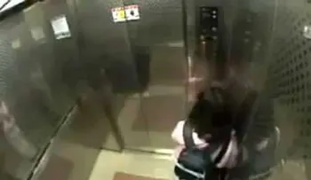 A este hombre le sale el puro demonio 
