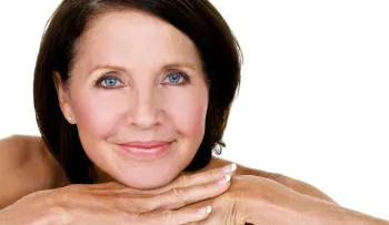 Una modelo china de 50 años y que aparenta una piel de 25, revela su GRAN SECRETO 