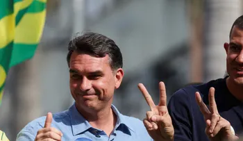 Flávio Bolsonaro propone crear 500.000 plazas carcelarias en Brasil inspirado en el modelo de Bukele