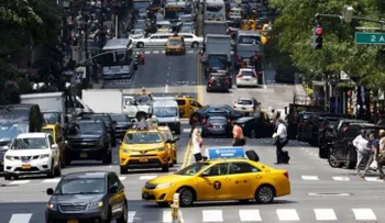 El alcalde de Nueva York está indignado por el trato de taxistas a pasajeros chinos