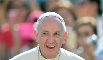 El papa Francisco permite a sacerdotes absolver a mujeres que tuvieron un aborto