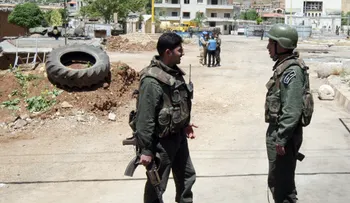 Rebeldes sirios se alistan para salir de ciudad sitiada cerca de Damasco