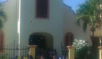 Ofician misa a niños se ahogaron en excavación de escuela