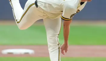 Misiorowski hace historia en postemporada con lanzamiento de 104.8 mph