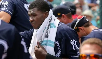 Pelotero haitiano que tuvo falsa identidad dominicana es el prospecto más codiciado de Los Yankees 