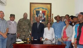 Autoridades y ocupantes de apartamentos del Estado en Dajabón llegan a acuerdo