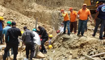  Varias personas quedan atrapadas por deslizamiento de tierra en área munumental de Santiago