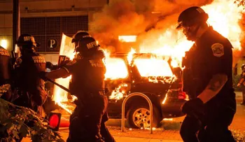 Unos 70 agentes heridos y 18 detenidos en Washington DC