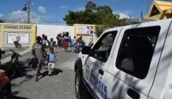 Estudiante de 15 años lanza bomba a escuela en Barahona