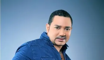 Aterriza de emergencia avión donde viajaba Frank Reyes 