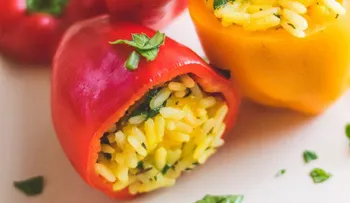 Pimiento relleno de arroz basmati y tempeh