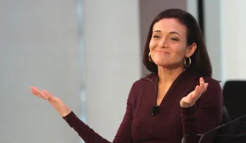 Ejecutiva de Facebook: debemos recuperar el término feminista y desechar el de mandona