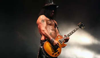 Guns N' Roses podrián regresar al escenario en 2016 con la alineación original