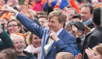 El rey de Holanda revela que lleva 21 años pilotando vuelos comerciales de KLM