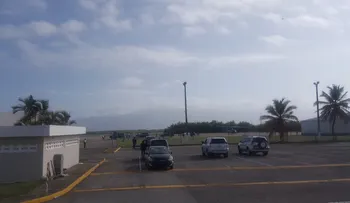 Danilo visita zonas afectadas por las lluvias en Barahona  