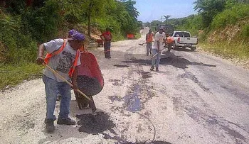 Obras Públicas inicia bacheo carretera Barahona-Enriquillo
