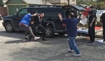 Apuñalan a tres personas en un acto del Ku Klux Klan