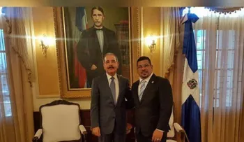 Danilo Medina recibe en su despacho al diputado Manuel Sánchez