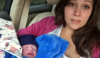 Patrullero de Alabama ayuda a una mujer a dar a luz