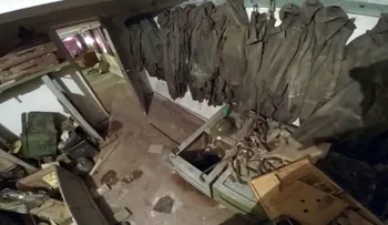 Entró a un túnel debajo de una fábrica abandonada en Rusia y halló algo muy tenebroso