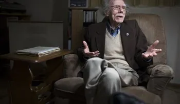 53 años después, universidad de EEUU se disculpa con maestro