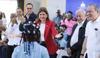 Raquel Peña inaugura destacamento en SDE y escuela en Macorís