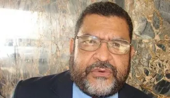 Emiten orden de arresto contra médico amenazó periodistas