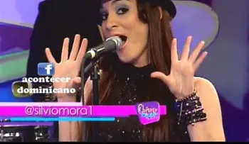 La presentadora que renunció del Pachá cantando con Silvio Mora