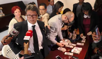 Funcionario mexicano denuncia intento de soborno: le dejan bolsa con equivalente a 94.000 dólares