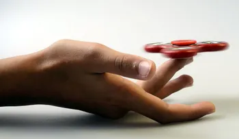 Pensó haber encontrado un spinner entre la ropa interior de su esposa, pero era algo íntimo