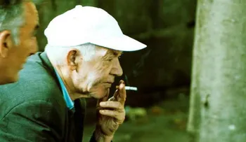 Científicos descubren genomas relacionados con la longevidad en fumadores ancianos