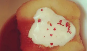 Cómo preparar peras hervidas con crema fresca 